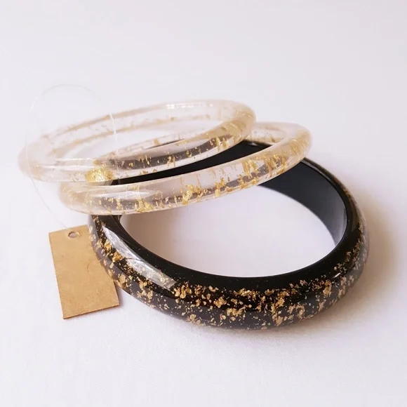 🚨Bundle Deal🚨 Earrings & Bracelet Set - Picture 3 of 8